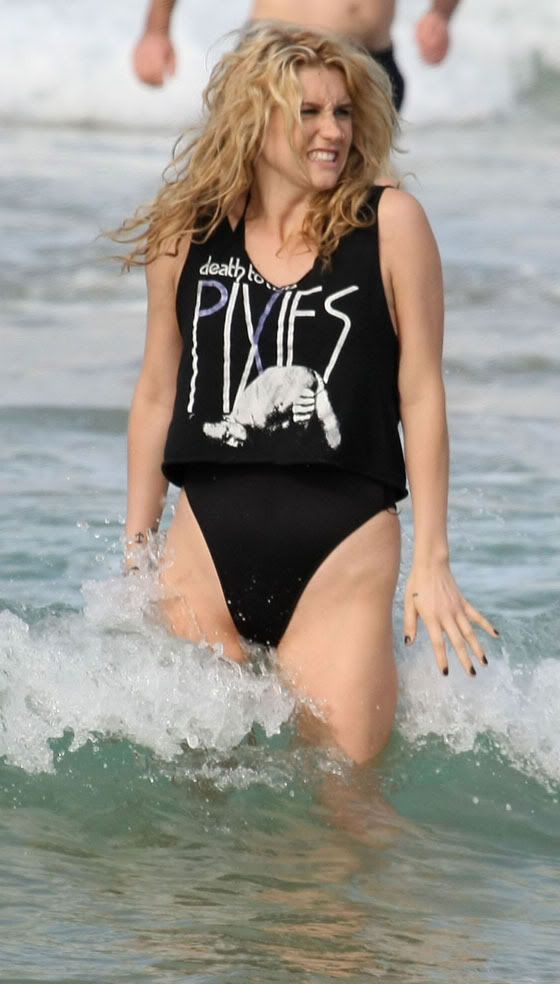 kesha bathing suit australia. Read more in Babes, Kesha,