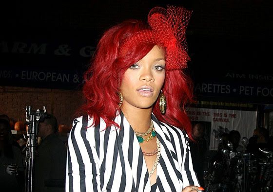 rihanna hot pants. in her lil#39; hot pants.