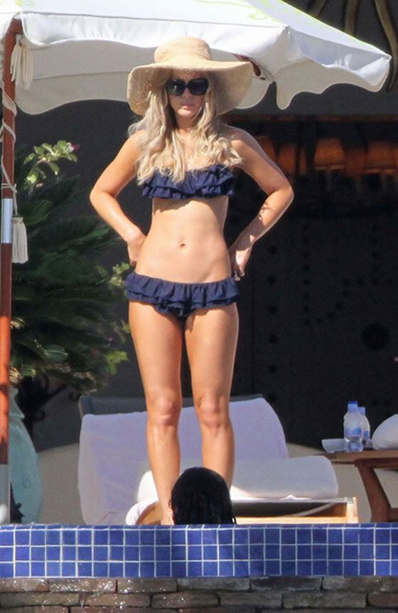 [Image: kate-beckinsale011711104.jpg]