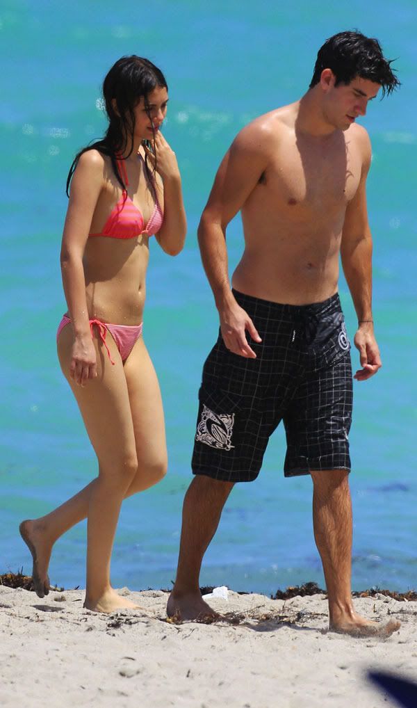 Bikini Pics Victoria Justice Enjoys Miami Beach With Boyfriend Ryan Rottman 