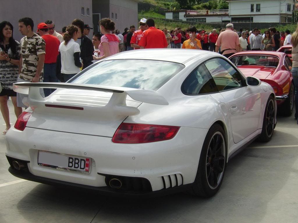 Porsche_911_GT2_001.jpg