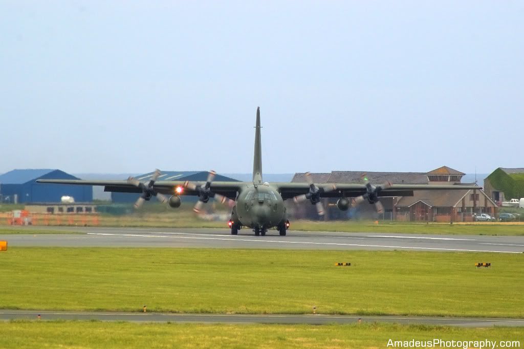 C130-Hercules-Ronaldsway-Isle-of-Man-TT-2011-Mike-Russell-02.jpg