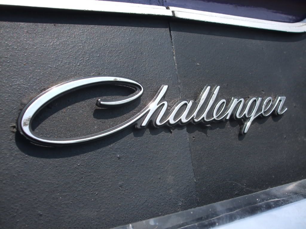 dodge challenger symbol