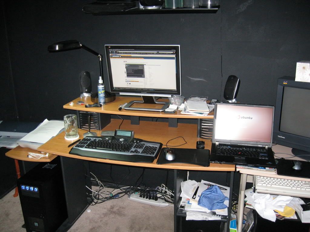 desk001.jpg