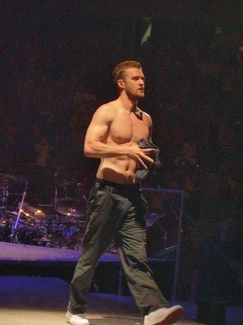 justin timberlake shirtless in friends with benefits. justin timberlake shirtless