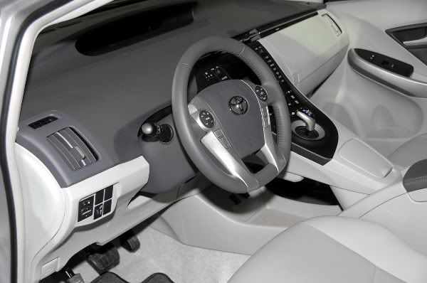 Новая Toyota Prius 2010 (детройт 2009) фотография