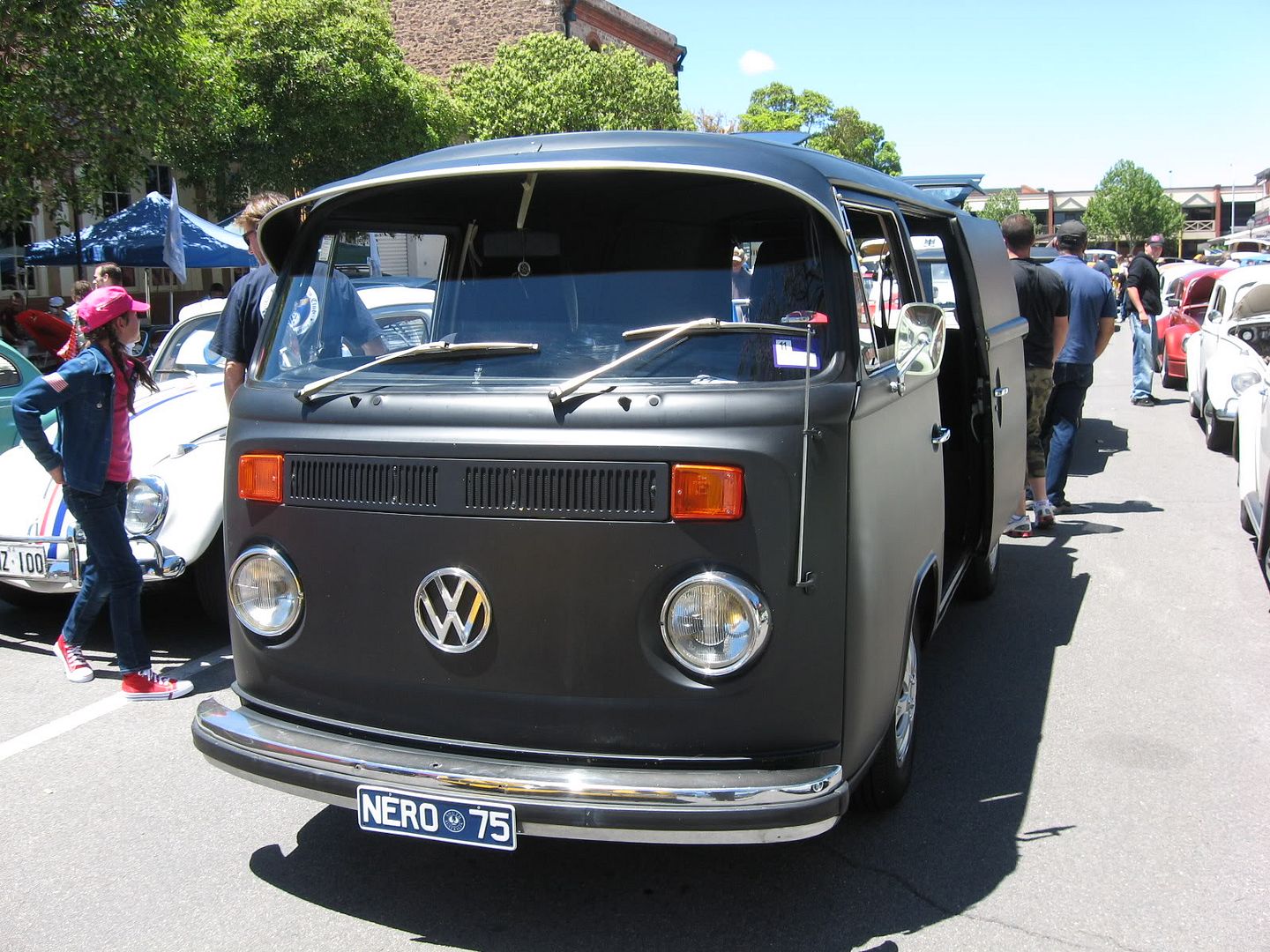 http://i216.photobucket.com/albums/cc78/vwphaetonfan/Volksfest2008049.jpg