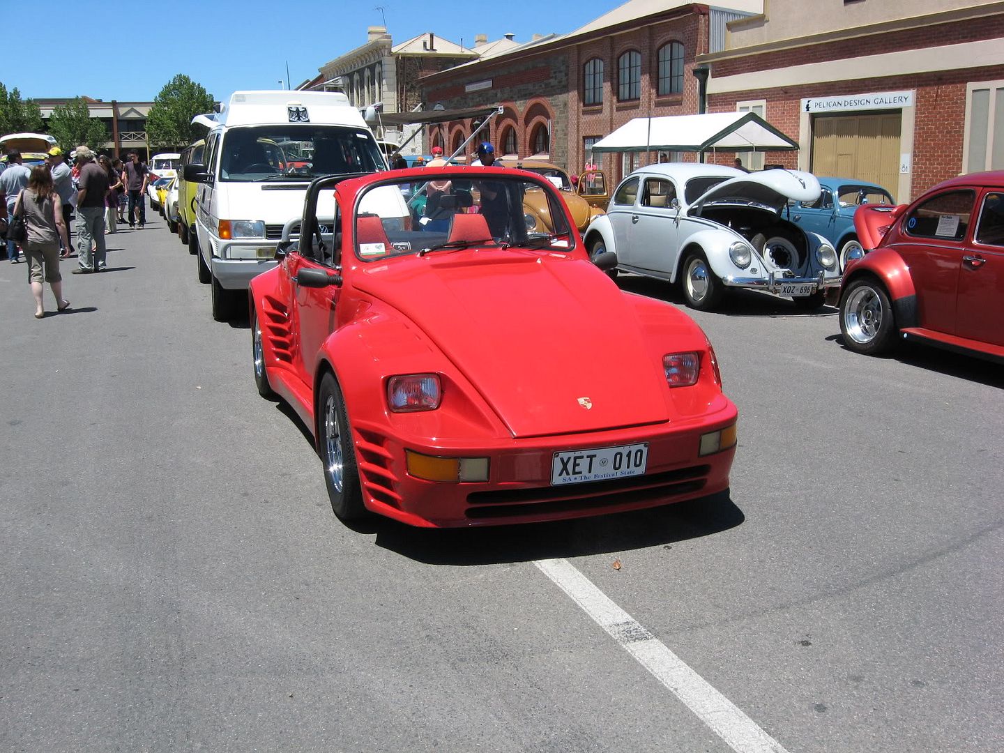 http://i216.photobucket.com/albums/cc78/vwphaetonfan/Volksfest2008058.jpg