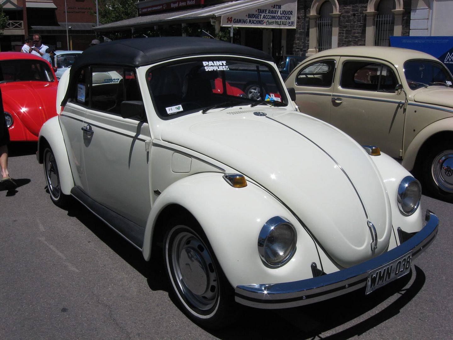 http://i216.photobucket.com/albums/cc78/vwphaetonfan/Volksfest2008135.jpg