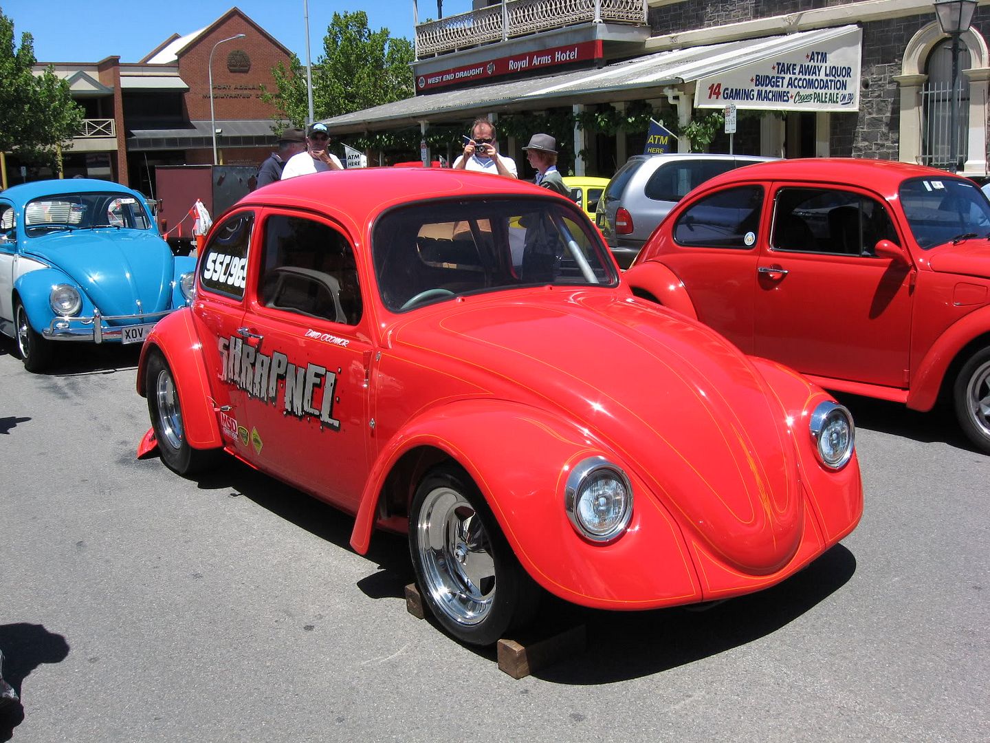 http://i216.photobucket.com/albums/cc78/vwphaetonfan/Volksfest2008137.jpg