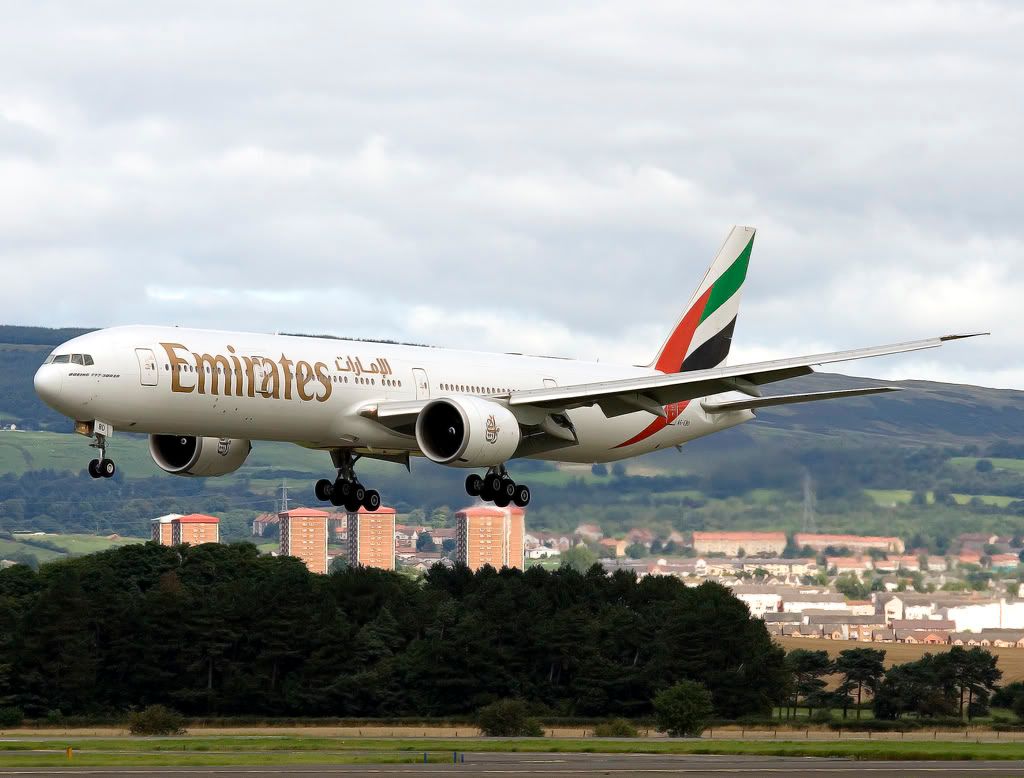 http://i216.photobucket.com/albums/cc86/spotter_05/EGPF%20%20AUG%2008/EMIRATES.jpg