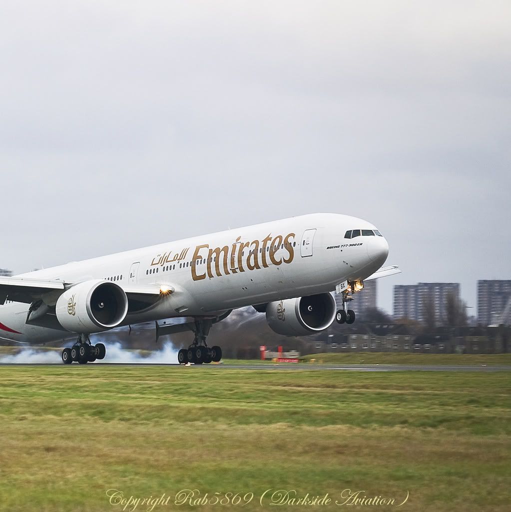 http://i216.photobucket.com/albums/cc86/spotter_05/EGPF%2001-12-07/emirates-border.jpg
