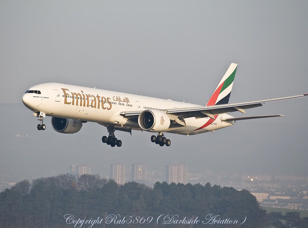 http://i216.photobucket.com/albums/cc86/spotter_05/EGPF%2017-12-07/emirates-border.jpg