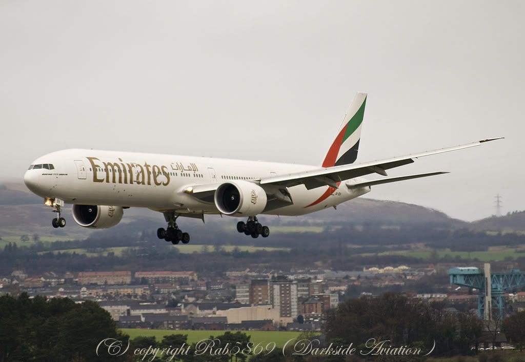 http://i216.photobucket.com/albums/cc86/spotter_05/EGPF%2029-12-07/emirates1-border.jpg