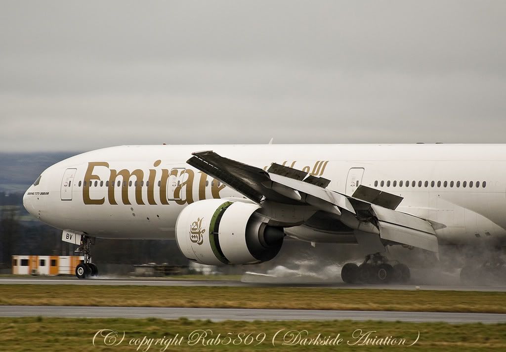 http://i216.photobucket.com/albums/cc86/spotter_05/EGPF%2029-12-07/emirates2-border.jpg