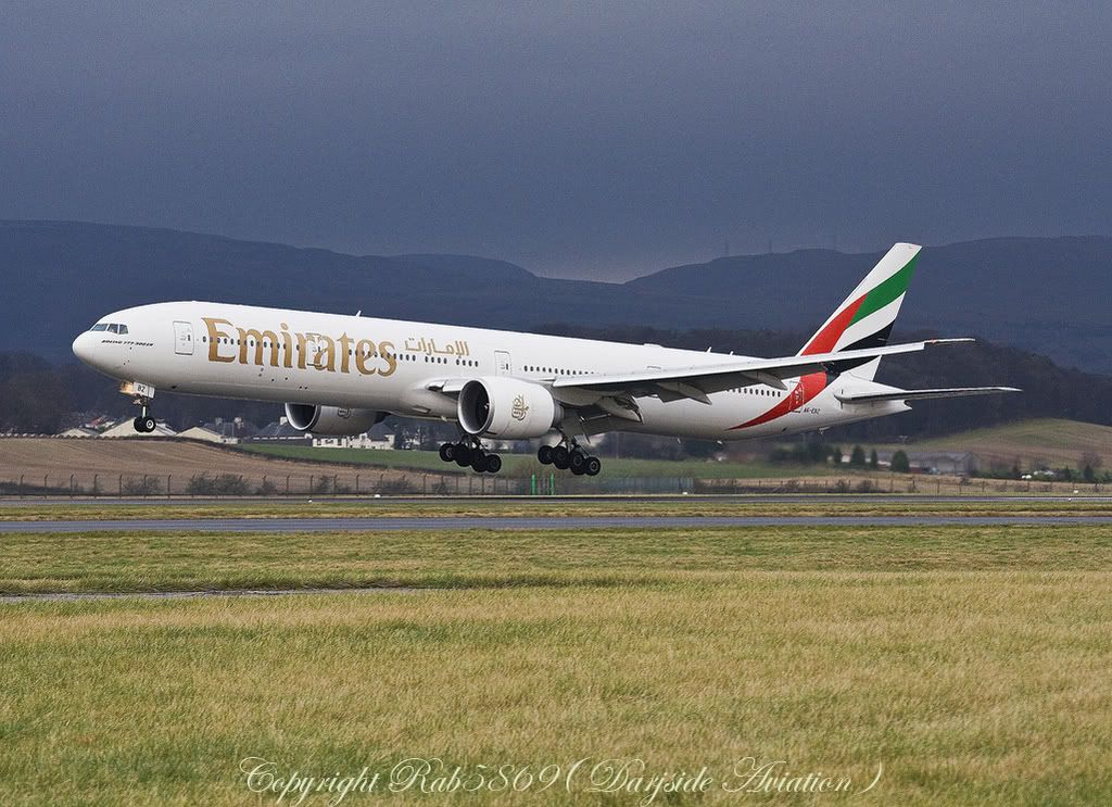 http://i216.photobucket.com/albums/cc86/spotter_05/EGPF-%2012-12-07/emirates-border.jpg