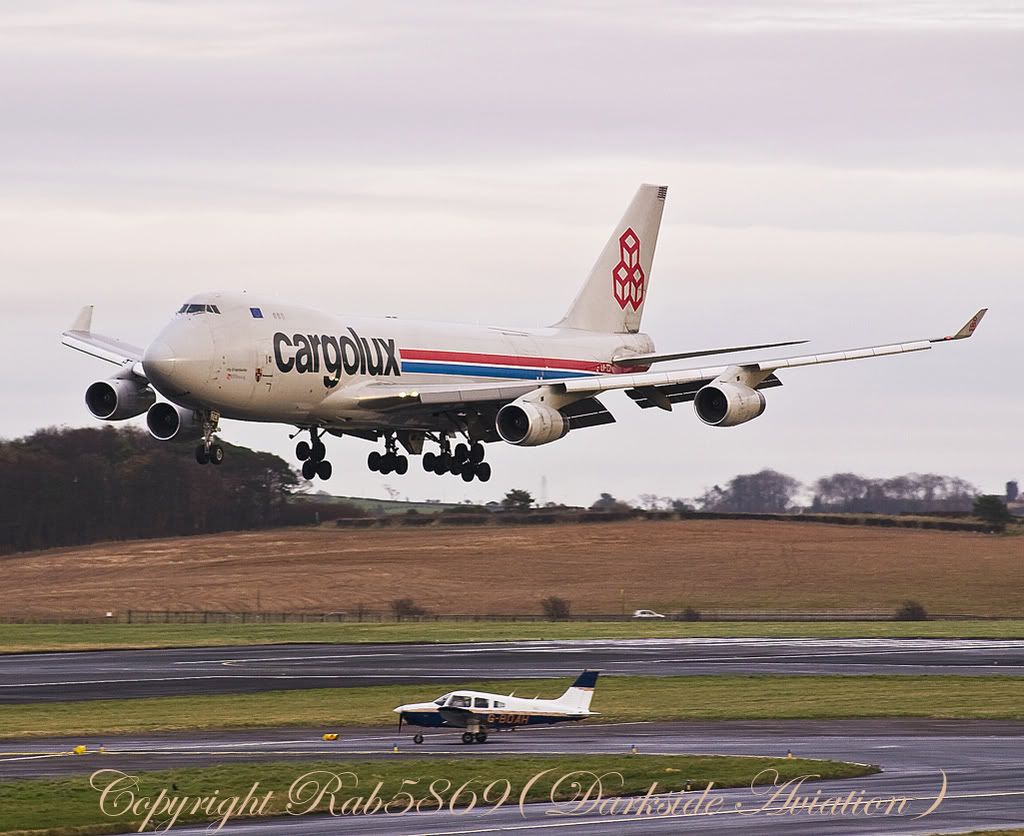 http://i216.photobucket.com/albums/cc86/spotter_05/EGPK%2025-11-07/cargo2-border.jpg