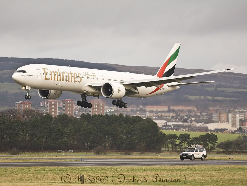 http://i216.photobucket.com/albums/cc86/spotter_05/new%20album%20nameEGPF%2020-1-08/emirates1-border.jpg