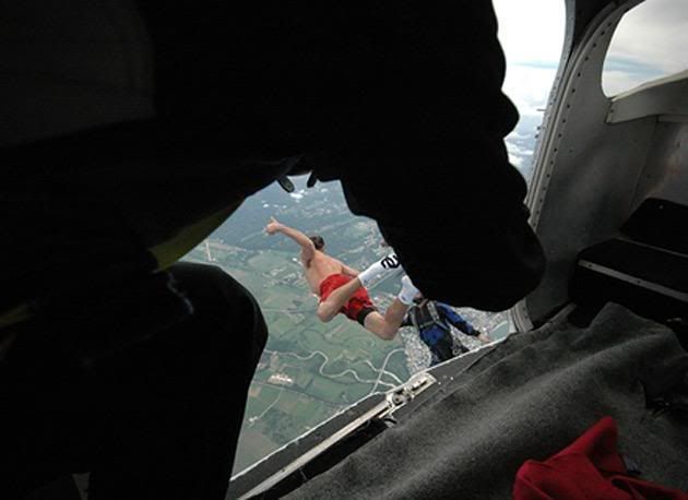 Skydive without parachutes