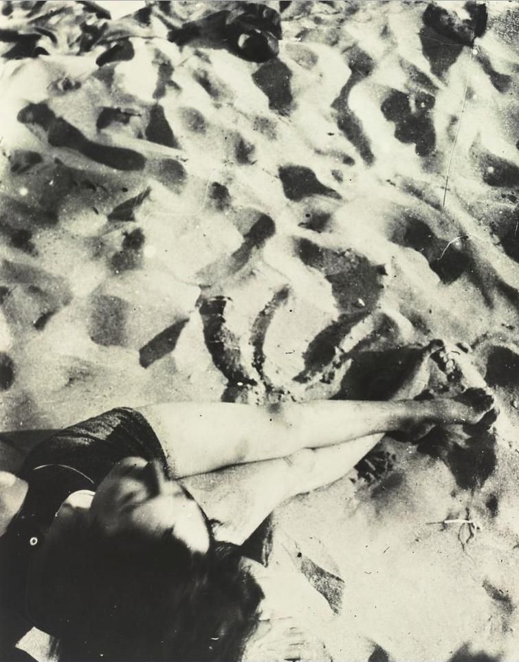  photo LasloMoholyHagyInthesand.jpg