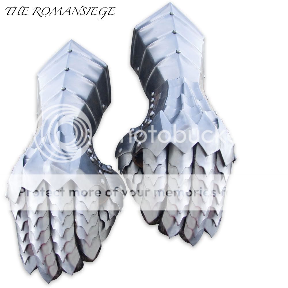 THESE GAUNTLETS ARE LIKE THE ONES SEEN WORN BY THE RINGWRAITH AND 