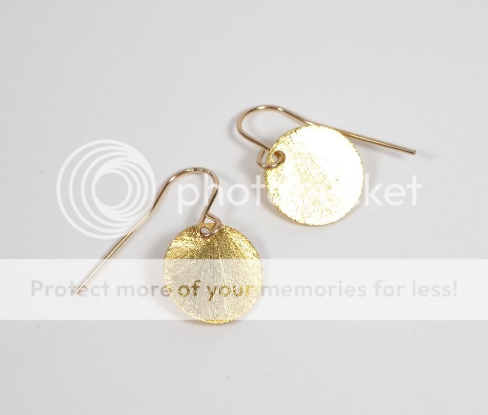 BRUSHED GOLD DISC EARRINGS COUGAR TOWN COURTNEY COX  